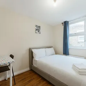 Mile End 57a Hostel